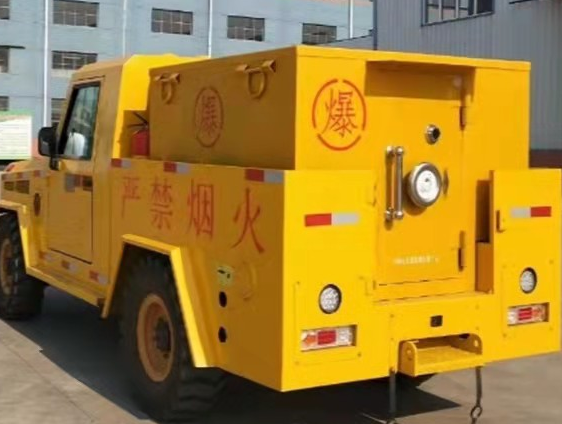 江汉石油管理局凯龙爆破器材运输车：保障爆破任务的安全运行